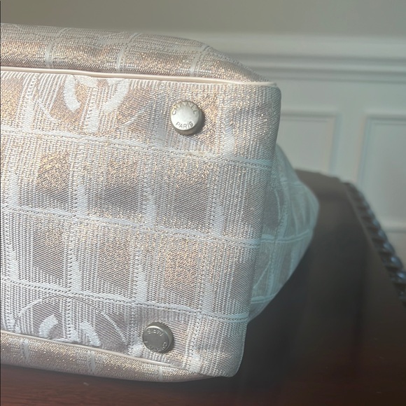 Chanel Designer Tote Bag - Picture 4 of 14